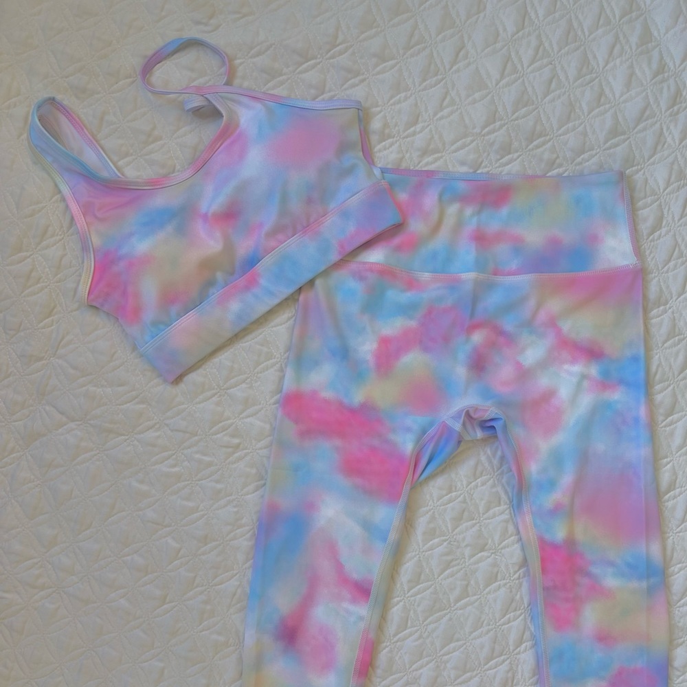Tie dye leggings and sport bra
